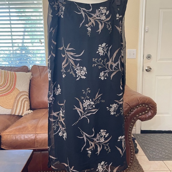 JR Bentley Women’s Floral Maxi Skirt slits size 14 NWOT - Picture 2 of 14